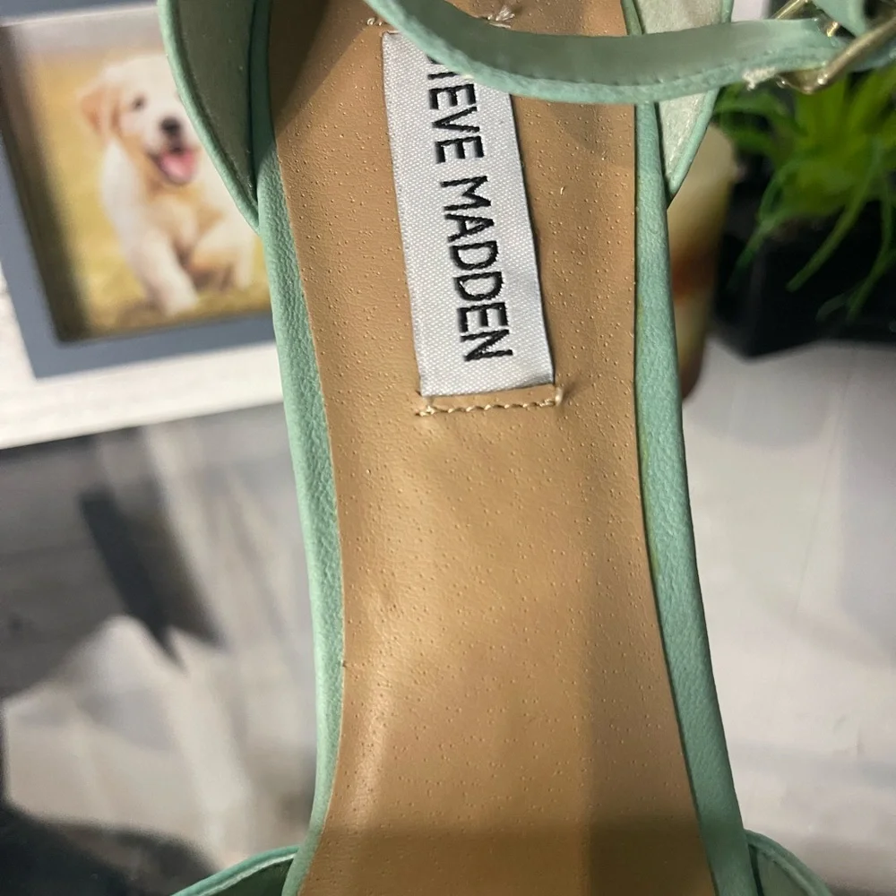 Steve Madden Green Heels with Ankle Strap and Stiletto - Picture 4 of 6